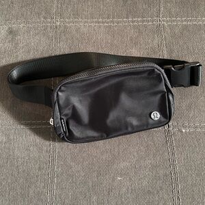 Lululemon Everywhere Belt Bag